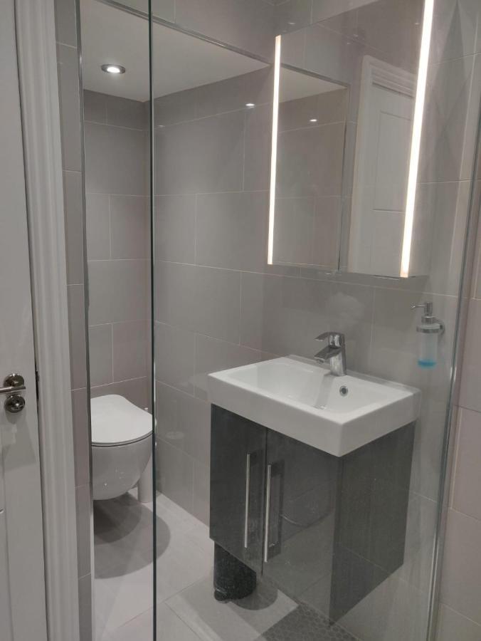 Stunning Double Room In Harrow Wembley - Khoob House Londra Exterior foto