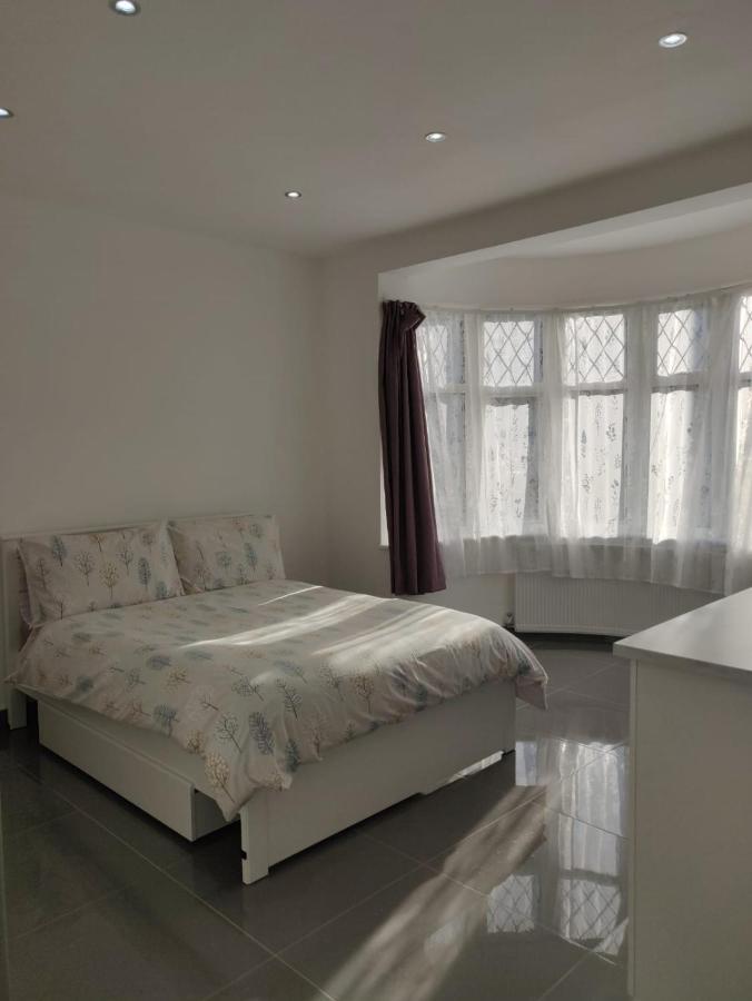 Stunning Double Room In Harrow Wembley - Khoob House Londra Exterior foto