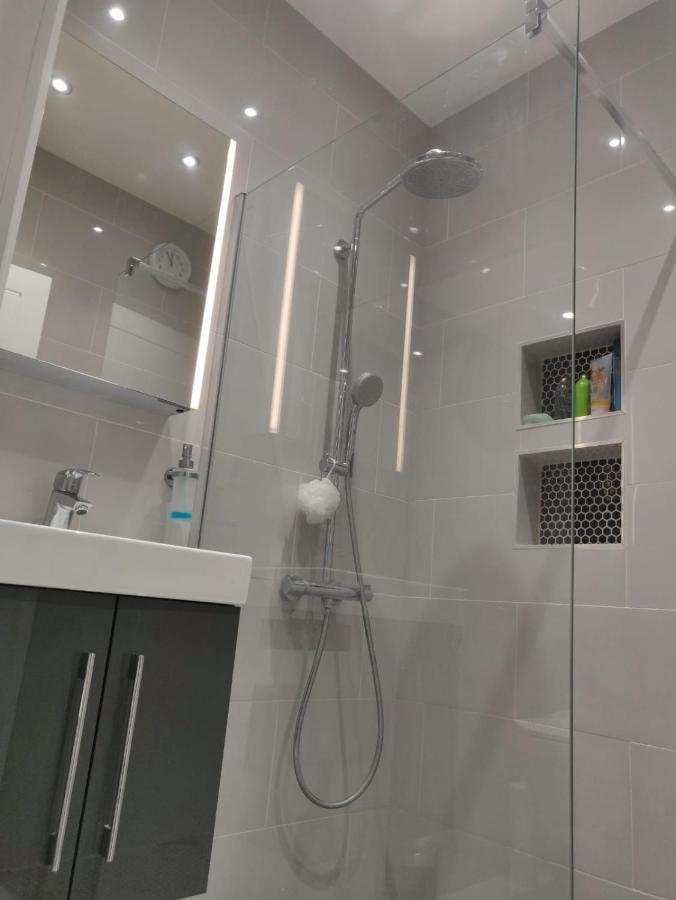 Stunning Double Room In Harrow Wembley - Khoob House Londra Exterior foto