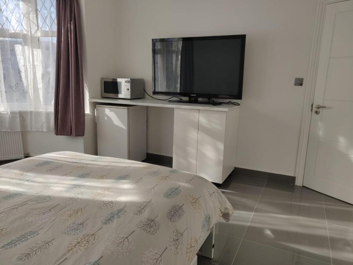 Stunning Double Room In Harrow Wembley - Khoob House Londra Exterior foto
